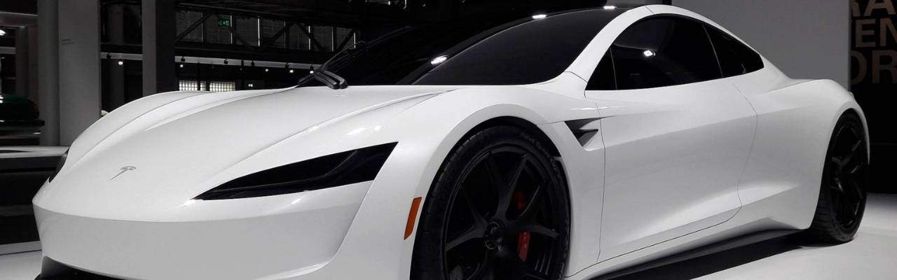 tesla-markasinin-roadster-otomobili