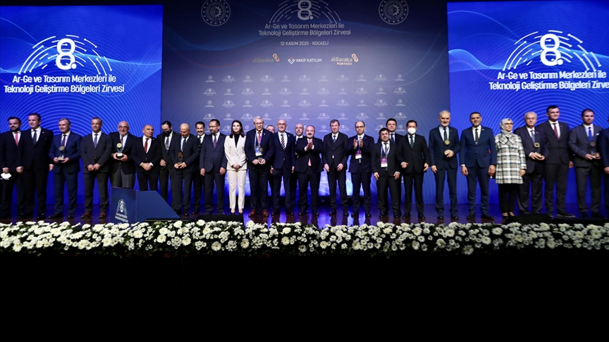 Ar-Ge Tasarım ve Teknoloji Zirvesi’nde ödüller sahiplerini buldu ...